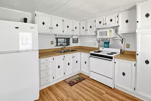 143 SE Easy St, Stuart, FL 34994 - Photo 8