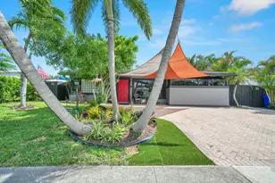 910 NE 23rd Ct, Pompano Beach, FL 33064 - Photo 2
