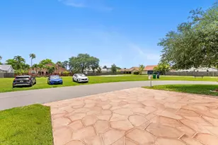 2670 NW 123rd Dr, Coral Springs, FL 33065 - Photo 36