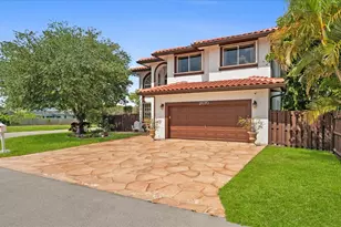 2670 NW 123rd Dr, Coral Springs, FL 33065 - Photo 2
