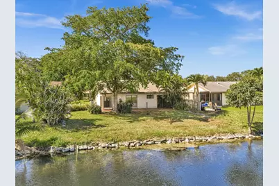 8949 NW 9th Place, Plantation, FL 33324 - Photo 4