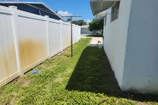 1624 NE 31st Ct, Pompano Beach, FL 33064 - Photo 10