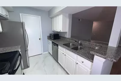 815 W Boynton Beach Boulevard #11-107, Boynton Beach, FL 33426 - Photo 4