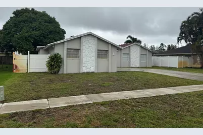 589 Cashiers Drive, West Palm Beach, FL 33413 - Photo 2