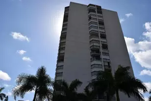 2425 Presidential Way, West Palm Beach, FL 33401 - Photo 1