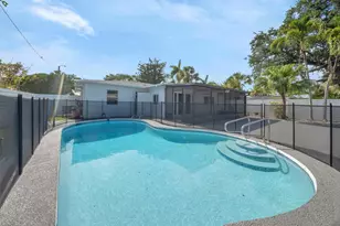 1721 N 16th Ct, Hollywood, FL 33020 - Photo 2