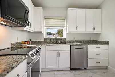 7852 Lake Champlain Court, Delray Beach, FL 33446 - Photo 12