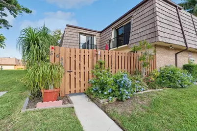 564 Springdale Circle, Palm Springs, FL 33461 - Photo 1