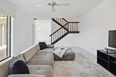 564 Springdale Circle, Palm Springs, FL 33461 - Photo 12