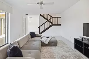 564 Springdale Cir, Palm Springs, FL 33461 - Photo 12