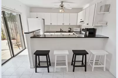 564 Springdale Circle, Palm Springs, FL 33461 - Photo 8