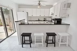 564 Springdale Cir, Palm Springs, FL 33461 - Photo 8