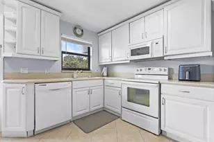 1300 Seaway Dr, Fort Pierce, FL 34949 - Photo 4