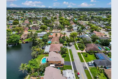 621 SW 98th Terrace, Pembroke Pines, FL 33025 - Photo 42