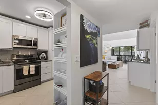2532 S Boundbrook Dr S, Palm Springs, FL 33406 - Photo 2