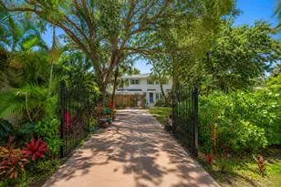 706 N Palmway, Lake Worth Beach, FL 33460 - Photo 2
