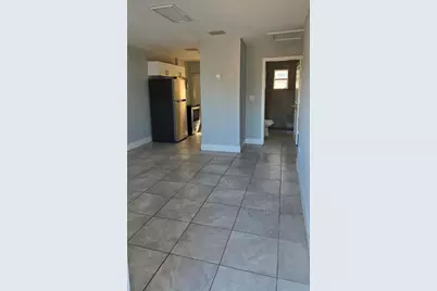 1407 E Avenue E #B, Fort Pierce, FL 34950 - Photo 2