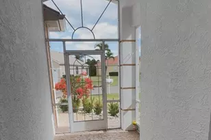 822 NW Sorrento Ln NW, Port Saint Lucie, FL 34986 - Photo 2
