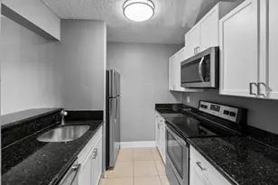 818 Meadows Cir, Boynton Beach, FL 33436 - Photo 6