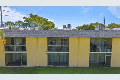 818 Meadows Circle, Boynton Beach, FL 33436 - Photo 18