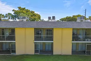 818 Meadows Cir, Boynton Beach, FL 33436 - Photo 18