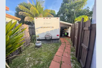 1070 NE 158th Street, North Miami Beach, FL 33162 - Photo 10