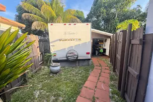 1070 NE 158th St, North Miami Beach, FL 33162 - Photo 10
