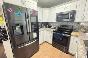 1070 NE 158th St, North Miami Beach, FL 33162 - Photo 2