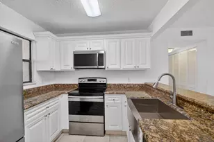 1681 Balfour Point Dr, West Palm Beach, FL 33411 - Photo 2