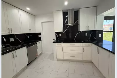 9405 NW 74th Street, Tamarac, FL 33321 - Photo 10
