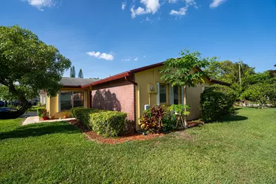 6121 Rainbow Circle, Greenacres, FL 33463 - Photo 16