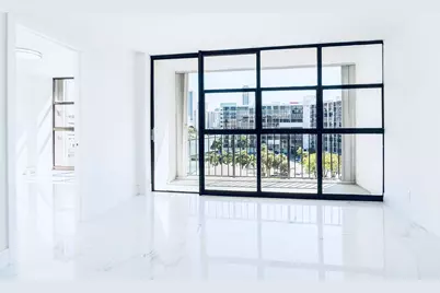 600 Parkview Drive #718, Hallandale Beach, FL 33009 - Photo 2