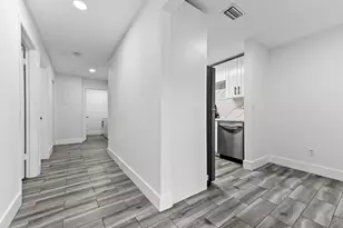1390 Summit Run Cir, West Palm Beach, FL 33415 - Photo 6