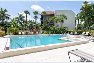 3050 Presidential Way #305, West Palm Beach, FL 33401 - Photo 2