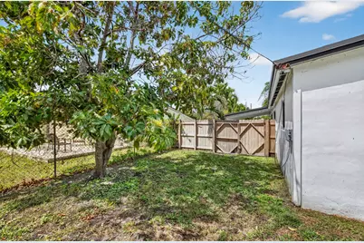830 NE 59th Court, Oakland Park, FL 33334 - Photo 24