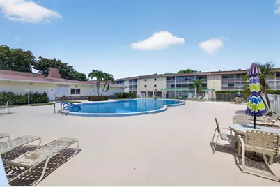 300 S Village Green Cir Circle S #420, Palm Springs, FL 33461 - Photo 18