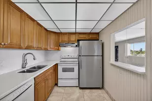 300 S Village Green Cir Circle S, Palm Springs, FL 33461 - Photo 14
