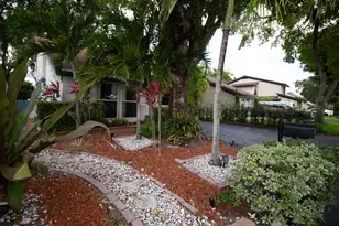 8321 SW 39th Ct, Davie, FL 33328 - Photo 2