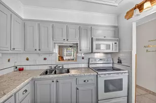 2111 NE 1st Ct, Boynton Beach, FL 33435 - Photo 10