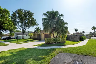 2101 NW 101st Terrace, Pembroke Pines, FL 33026 - Photo 2