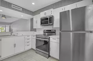 3650 Whitehall Dr, West Palm Beach, FL 33401 - Photo 16