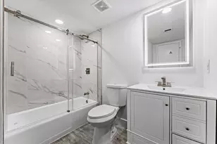 200 W Jacaranda Country Club Dr, Plantation, FL 33324 - Photo 22