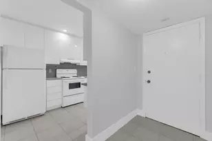 200 W Jacaranda Country Club Dr, Plantation, FL 33324 - Photo 12