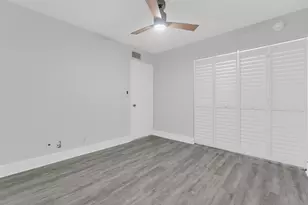200 W Jacaranda Country Club Dr, Plantation, FL 33324 - Photo 26