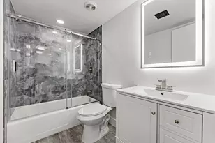 200 W Jacaranda Country Club Dr, Plantation, FL 33324 - Photo 24