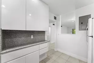 200 W Jacaranda Country Club Dr, Plantation, FL 33324 - Photo 16