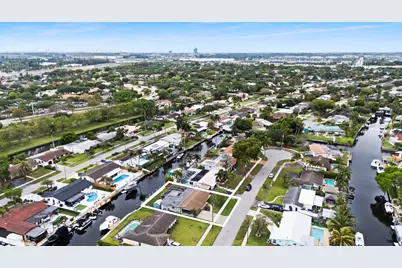 1340 SW 56th Avenue, Plantation, FL 33317 - Photo 10