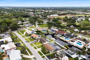1340 SW 56th Ave, Plantation, FL 33317 - Photo 4