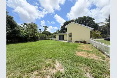 4905 Williams Road, Palm Beach Gardens, FL 33418 - Photo 12