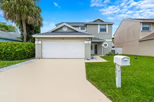 1062 Fairfax Cir W, Boynton Beach, FL 33436 - Photo 2